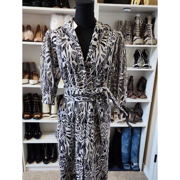 kimora lee simmons Dresses & Skirts - Kimora Lee Simmons Black & White Geometric  Dress